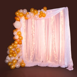 Lighted White Backdrop With Balloons Kit