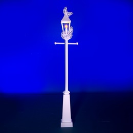 Fair and Feathered White Lamppost Kit