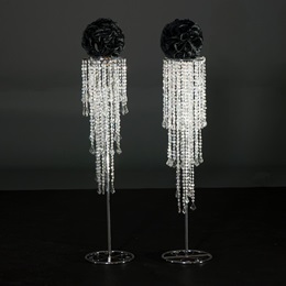 Dripping Diamonds Stand With Black Kissing Ball Kit
