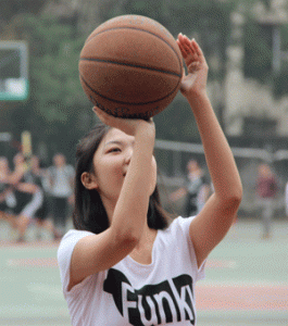 Prom_fundraising_basketball_freethrow