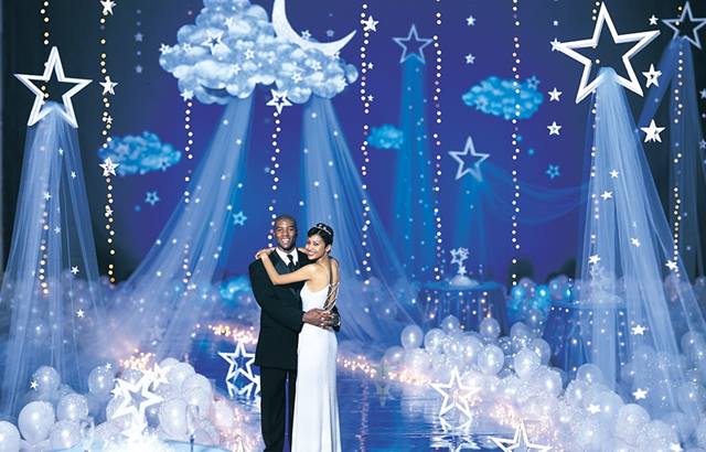 6 Fun Ways To Use Balloons As Prom Decor Anderson S Blog - Prom Ideas Decorations